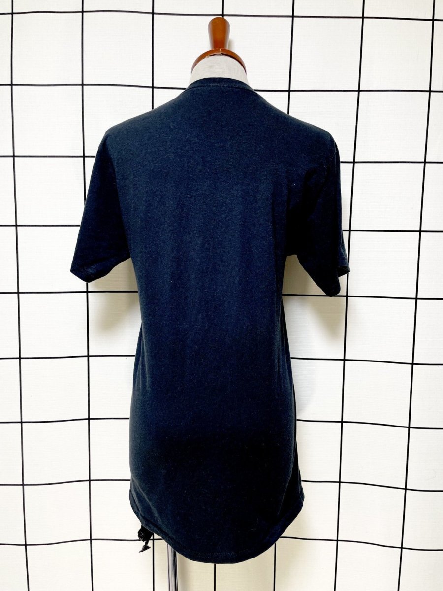 画像2: ブラック プリントロゴ レトロ El Salvador 古着 半袖 Tシャツ (2)
