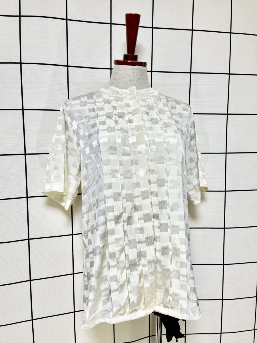 画像3: オフワイト フロントタック レトロ USA古着 シャツ ヴィンテージブラウス (3)