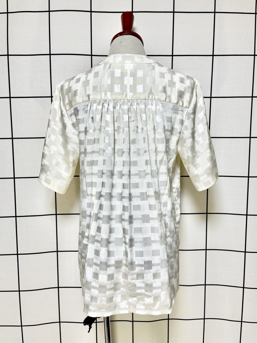 画像2: オフワイト フロントタック レトロ USA古着 シャツ ヴィンテージブラウス (2)