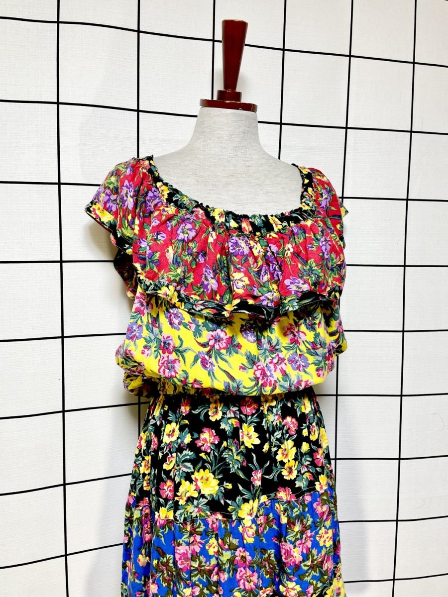 画像4: 総花柄 フリル ティアード ウエストゴム レトロ USA古着 ヴィンテージワンピース (4)