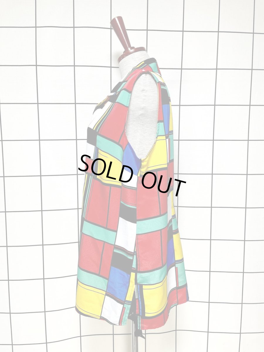 画像2: カラフル模様 マルチカラー レトロ USA古着 ノースリーブ ヴィンテージブラウス (2)