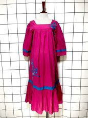 画像1: ペイズリー刺繍 ティアード レトロ India 古着 ヴィンテージワンピース (1)