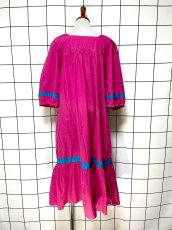 画像2: ペイズリー刺繍 ティアード レトロ India 古着 ヴィンテージワンピース (2)