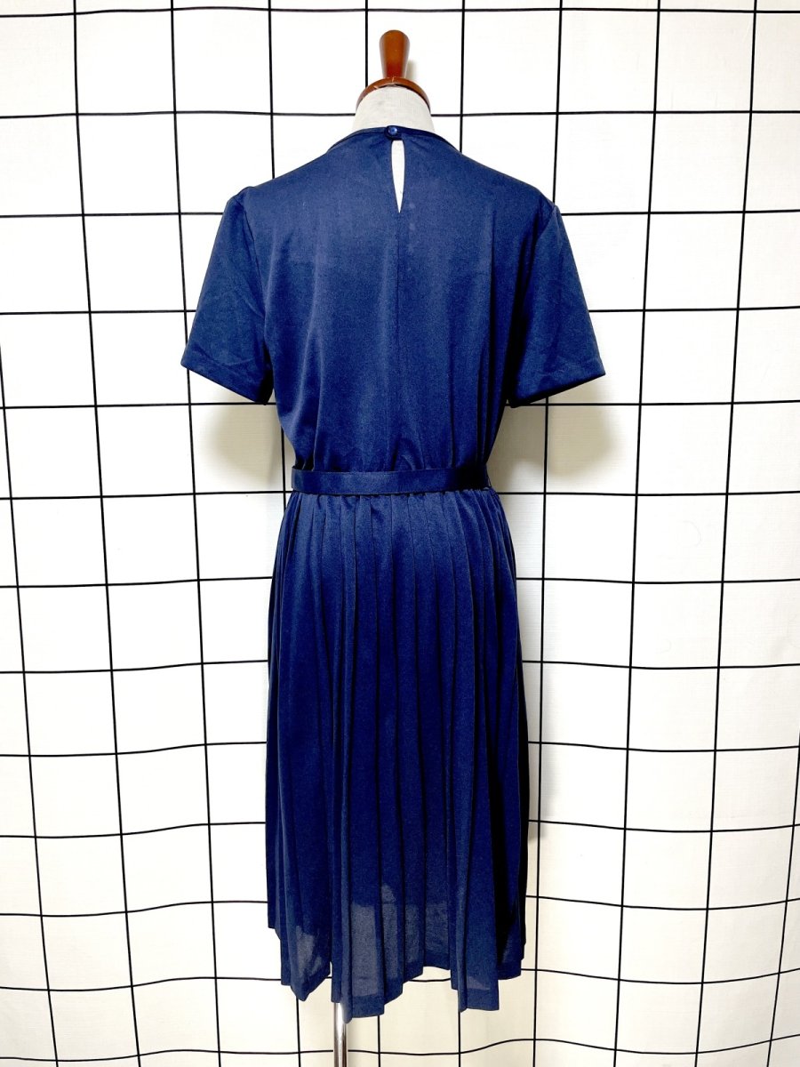 画像2: ベルト付 ネイビー 無地 プリーツ切り替え ウエストゴム レトロ Guatemala 古着 ヴィンテージワンピース (2)