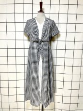 画像1: フランス古着 チェック柄 モノトーン 前開き レイヤード風 リボン レトロ ヨーロッパ ヴィンテージワンピース (1)