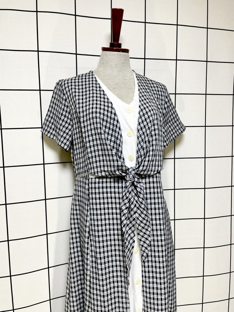 画像3: フランス古着 チェック柄 モノトーン 前開き レイヤード風 リボン レトロ ヨーロッパ ヴィンテージワンピース (3)