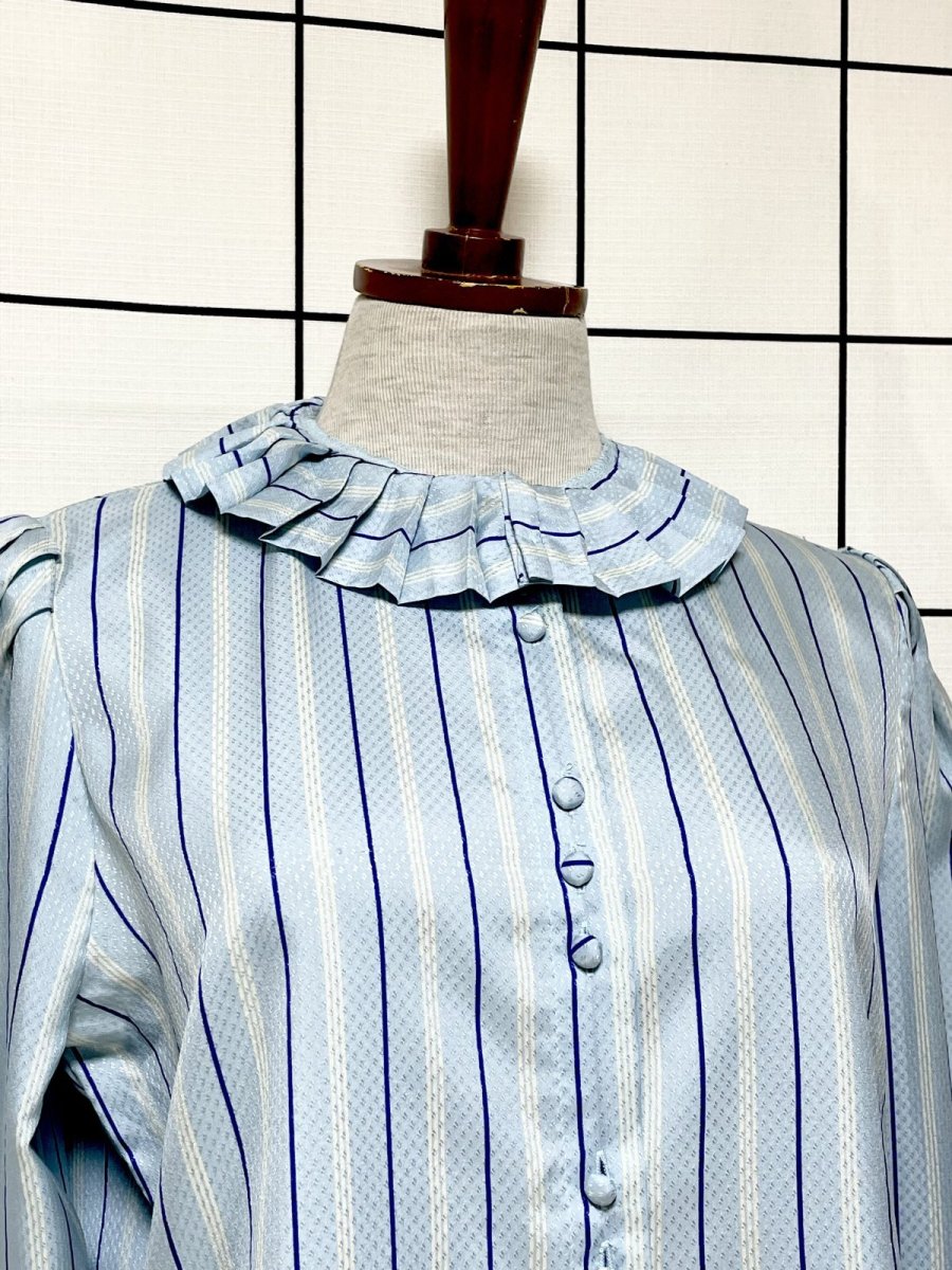 画像5: プリーツ襟 ライトブルー ストライプ シャツ レトロ USA古着 ヴィンテージブラウス (5)