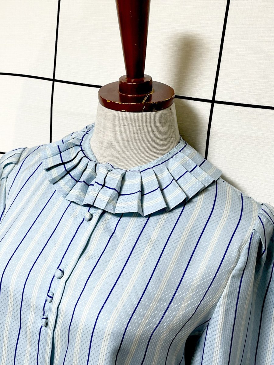 画像4: プリーツ襟 ライトブルー ストライプ シャツ レトロ USA古着 ヴィンテージブラウス (4)