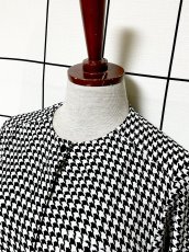 画像4: 千鳥格子柄 モノクロ ノーカラー レトロ USA古着 シャツ ヴィンテージブラウス (4)