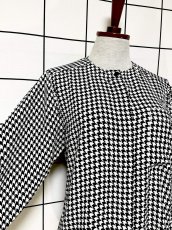 画像6: 千鳥格子柄 モノクロ ノーカラー レトロ USA古着 シャツ ヴィンテージブラウス (6)