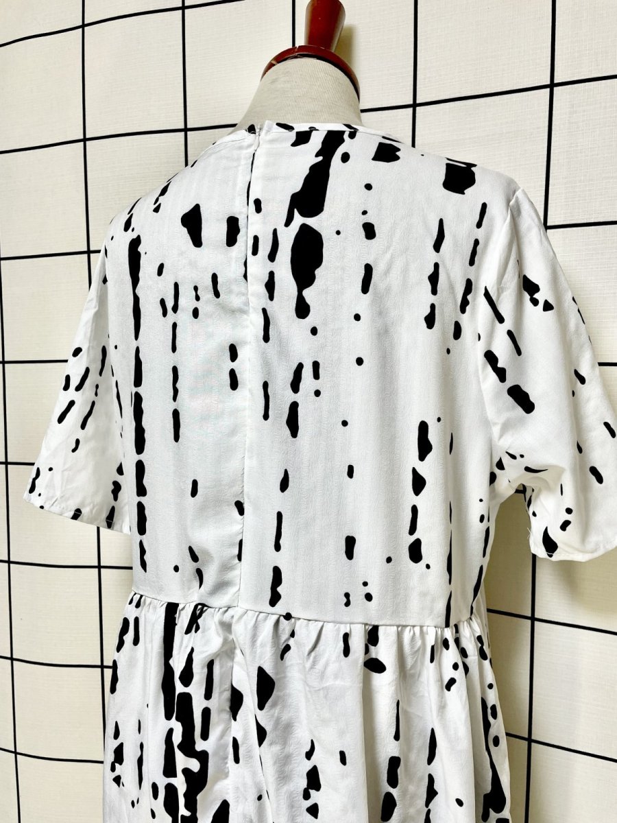 画像3: ゆったりシルエット モノクロ アート柄 レトロ 半袖 ヨーロッパ古着 ヴィンテージワンピース (3)