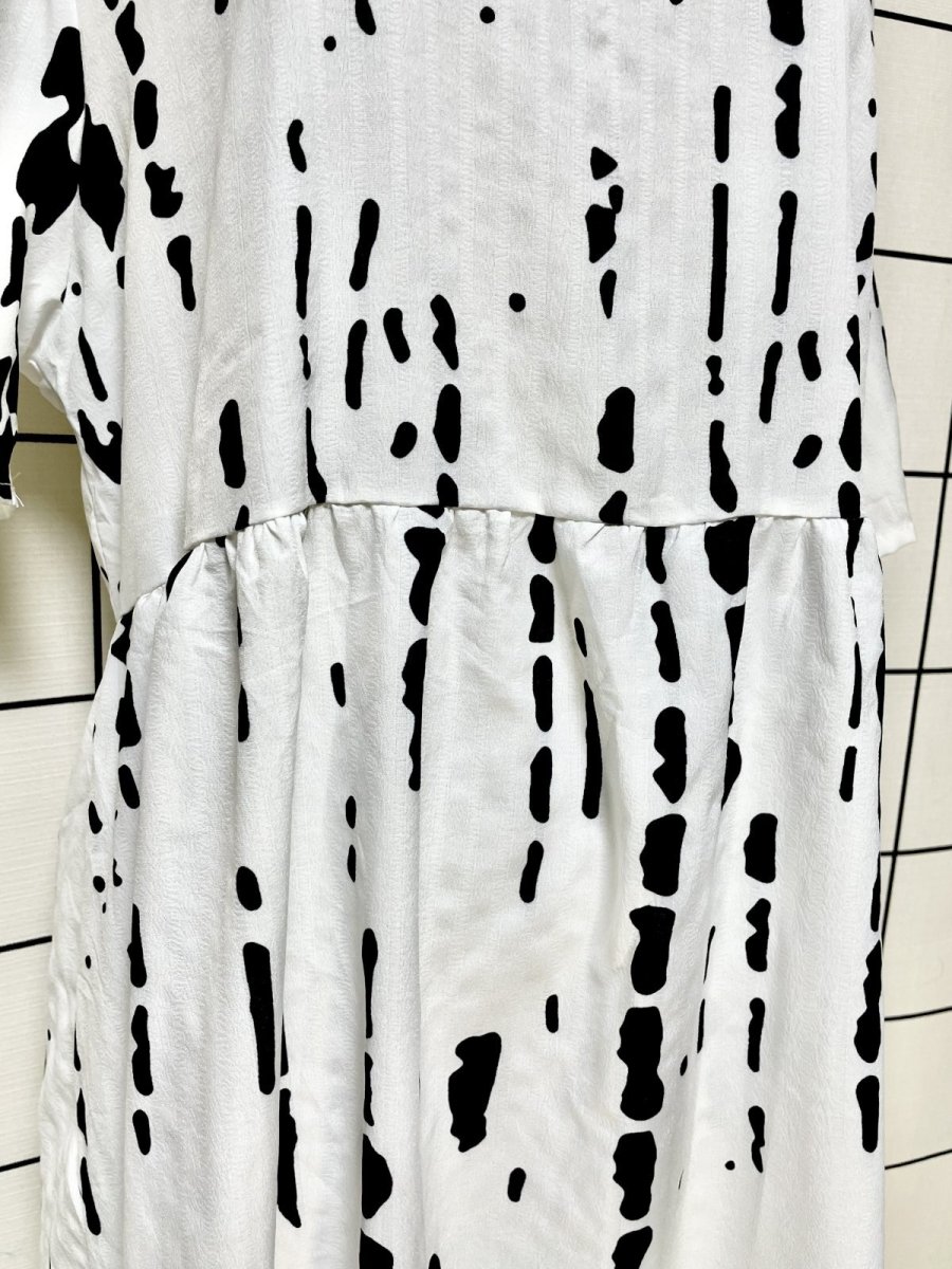 画像8: ゆったりシルエット モノクロ アート柄 レトロ 半袖 ヨーロッパ古着 ヴィンテージワンピース (8)