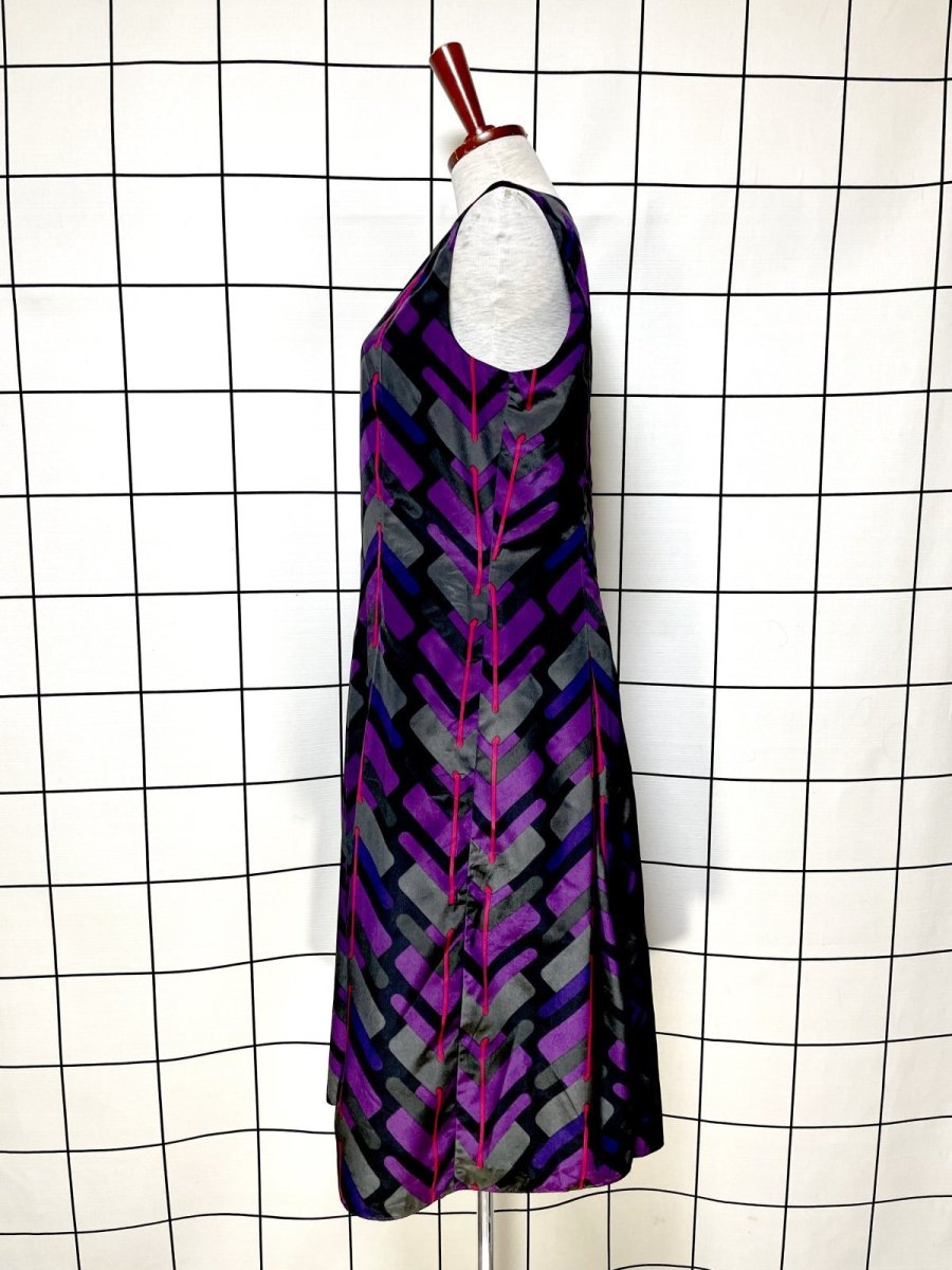 画像2: レトロ柄 USA古着 ノースリーブ ヴィンテージワンピース (2)