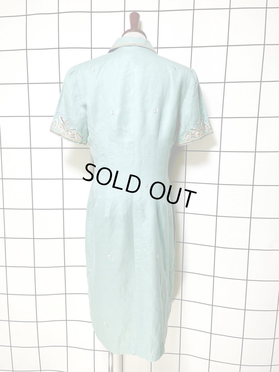 画像2: 花刺繍 前開き 半袖 レトロ USA古着 ヴィンテージワンピース (2)