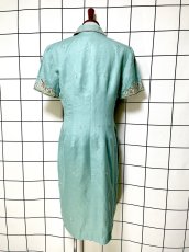 画像2: 花刺繍 前開き 半袖 レトロ USA古着 ヴィンテージワンピース (2)