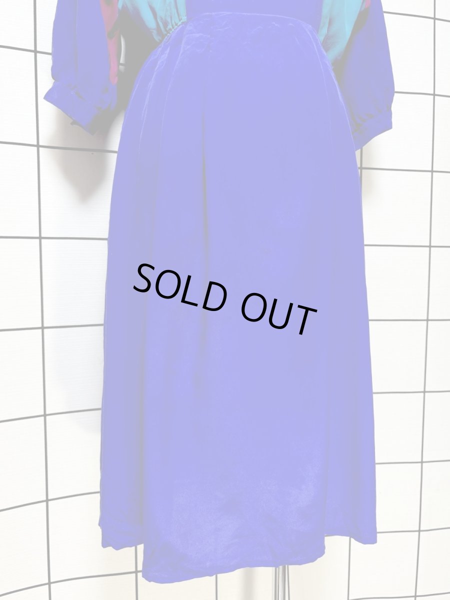 画像8: クレイジーカラー ハイネック ドルマンスリーブ ウエストゴム レトロ USA古着 ヴィンテージワンピース (8)