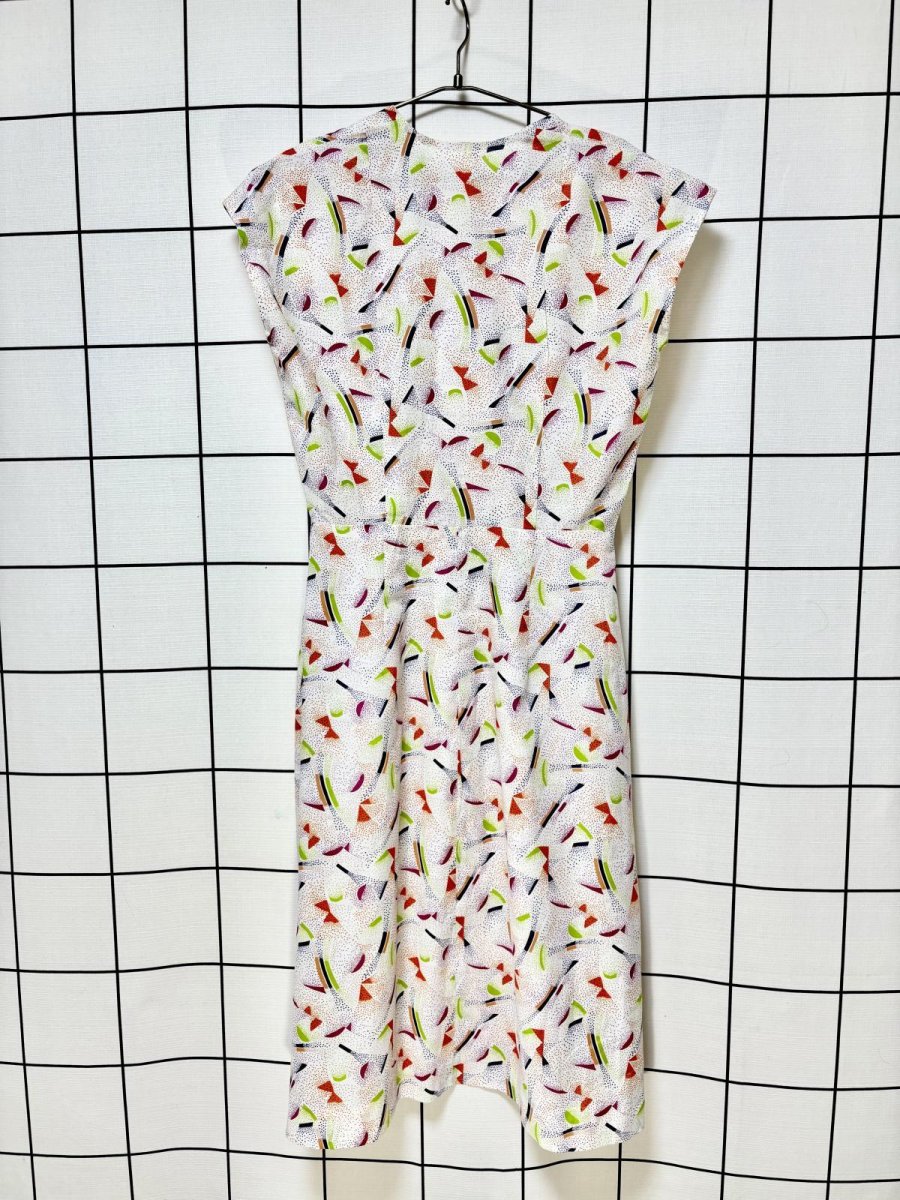 画像2: ドット アート柄 ホワイト ノースリーブ レトロ USA古着 ヴィンテージワンピース (2)