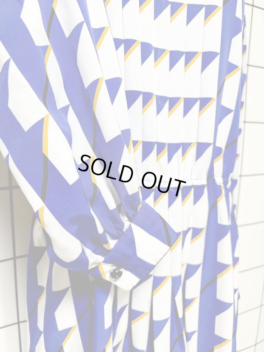 画像7: 幾何学調模様 総柄 ウエストゴム レトロ 長袖 USA古着 ヴィンテージワンピース (7)