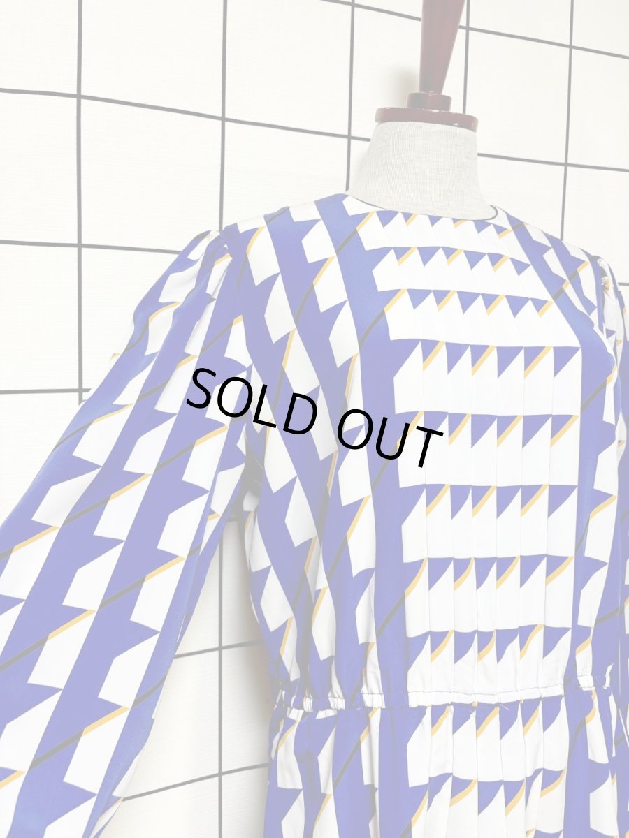 画像6: 幾何学調模様 総柄 ウエストゴム レトロ 長袖 USA古着 ヴィンテージワンピース (6)