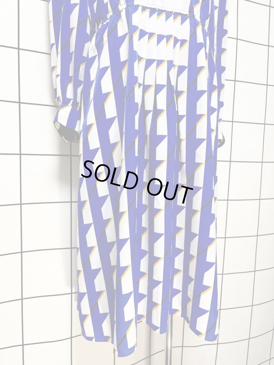 画像8: 幾何学調模様 総柄 ウエストゴム レトロ 長袖 USA古着 ヴィンテージワンピース (8)