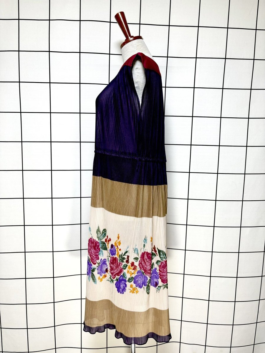 画像2: 花柄 細かいプリーツ ウエストゴム レトロ USA古着 ヴィンテージワンピース (2)