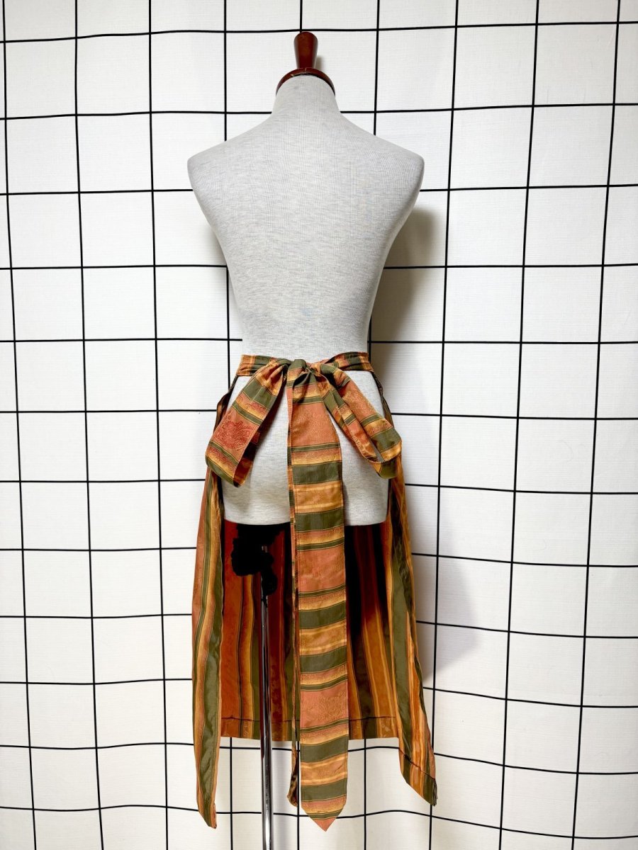 画像14: エプロン付 ディアンドル チロルワンピース ドイツ民族衣装 舞台 演奏会 フォークダンス オクトーバーフェスト  (14)