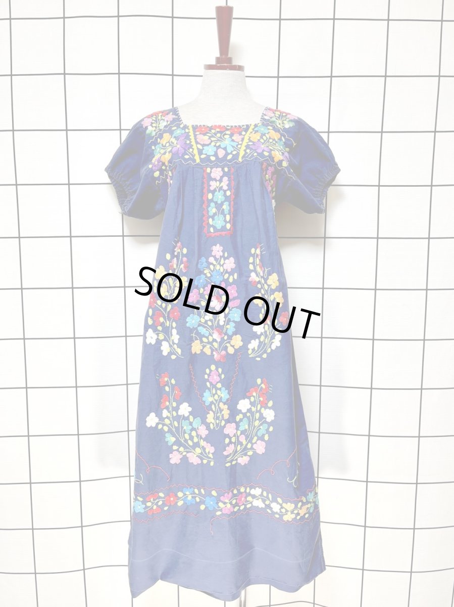 画像1: メキシカンドレス 花刺繍 ネイビー フォークロア 半袖 レトロ ヴィンテージ Mexico 古着 (1)