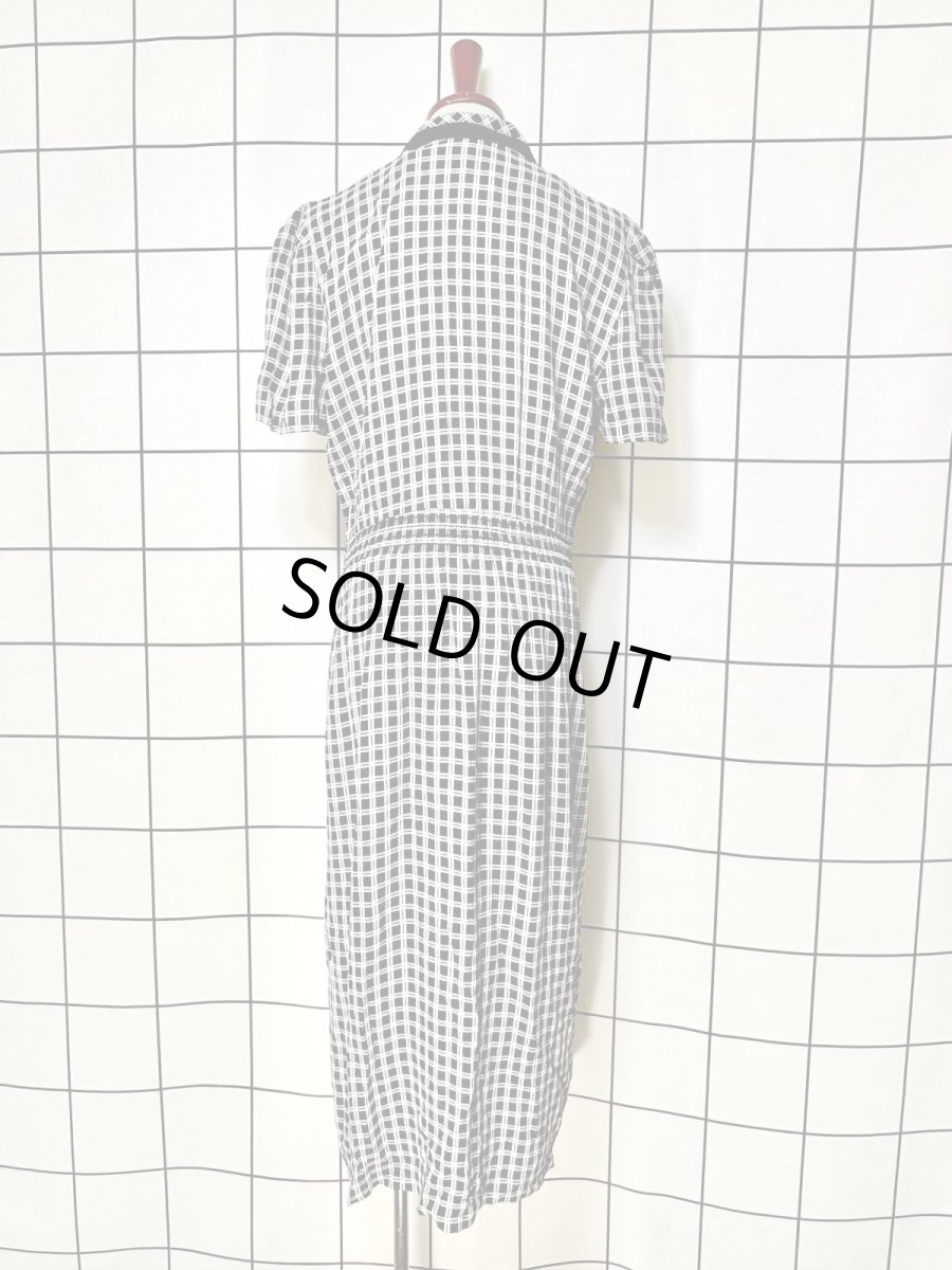 画像2: チェック柄 前開き モノトーン 半袖 レトロ USA古着 ヴィンテージワンピース (2)