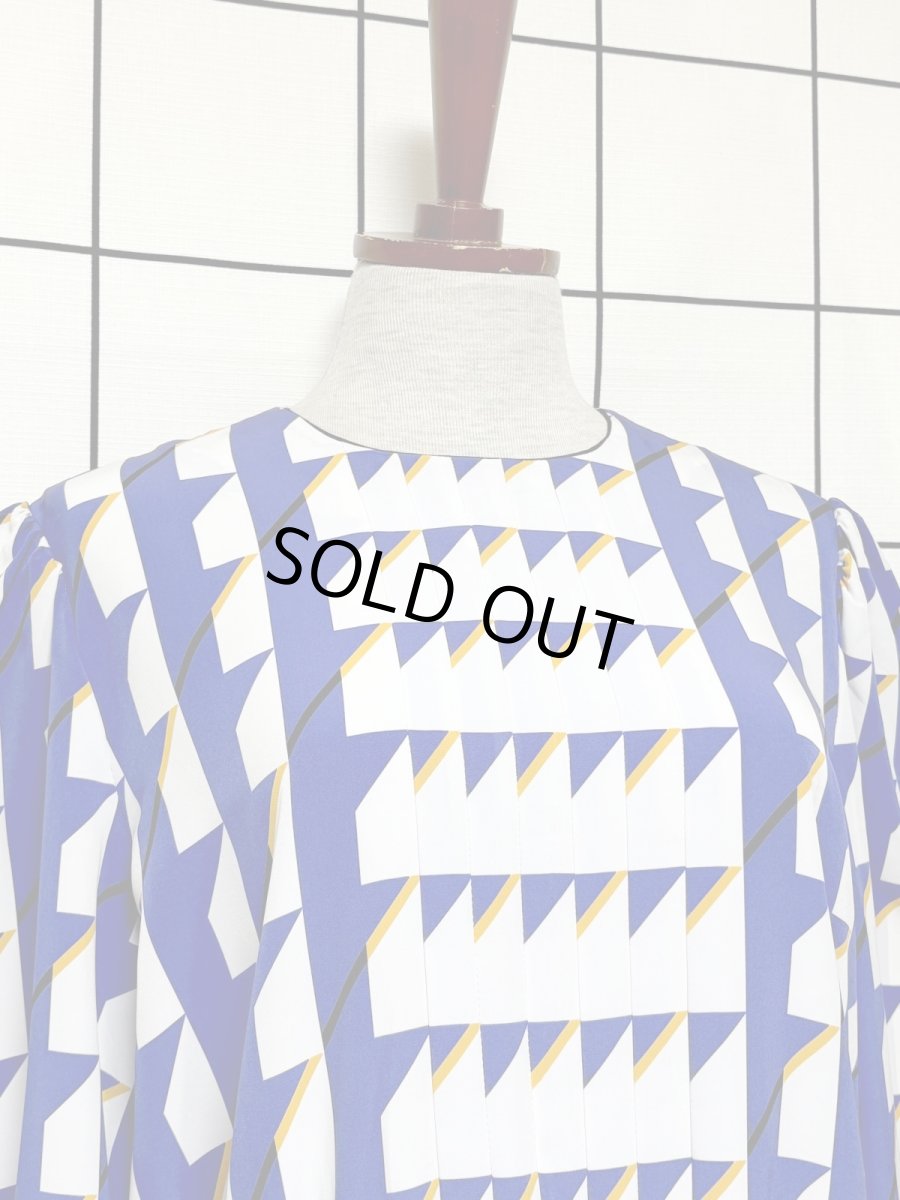 画像5: 幾何学調模様 総柄 ウエストゴム レトロ 長袖 USA古着 ヴィンテージワンピース (5)