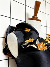 画像7: パーティー衣装にもおすすめ 花柄 フリル ノースリーブ レトロ ヨーロッパ古着 ヴィンテージマキシ丈ドレス (7)