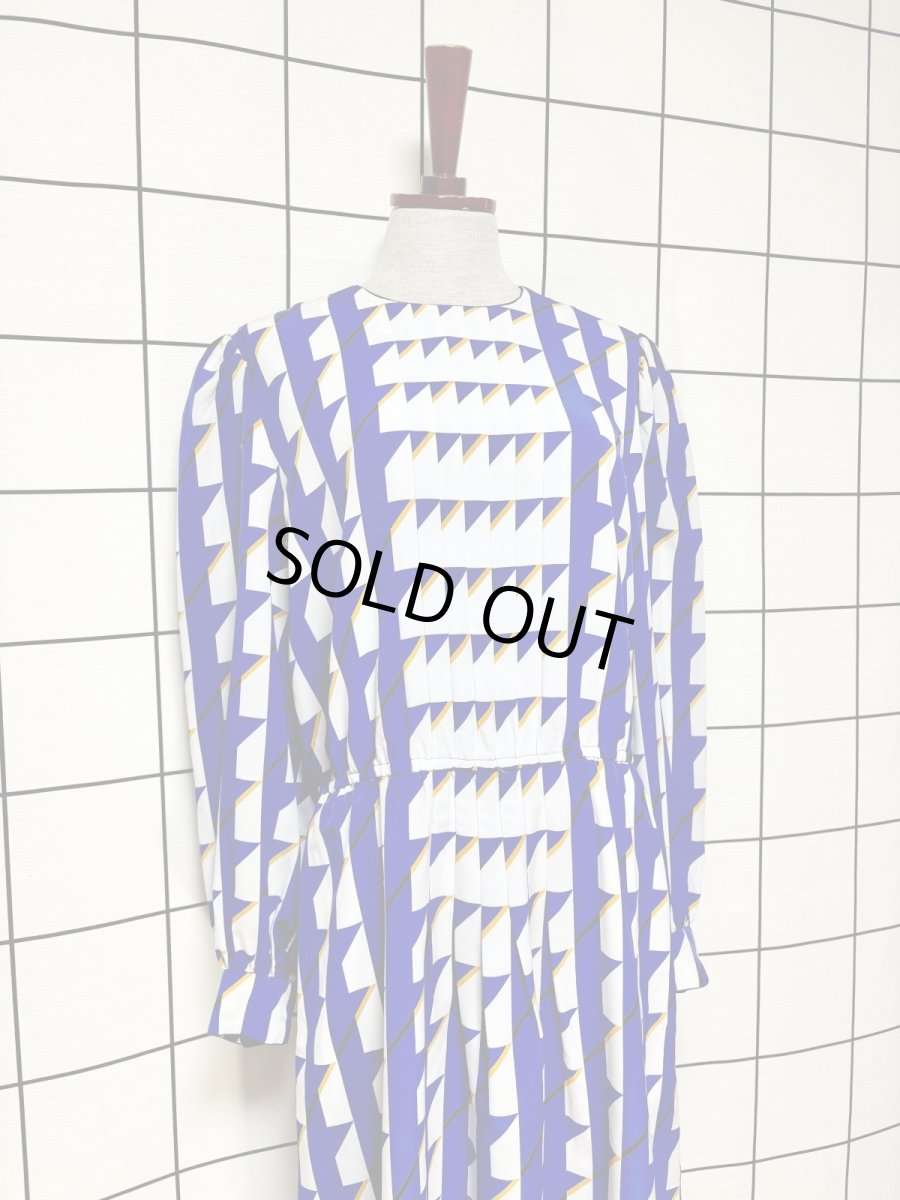 画像3: 幾何学調模様 総柄 ウエストゴム レトロ 長袖 USA古着 ヴィンテージワンピース (3)