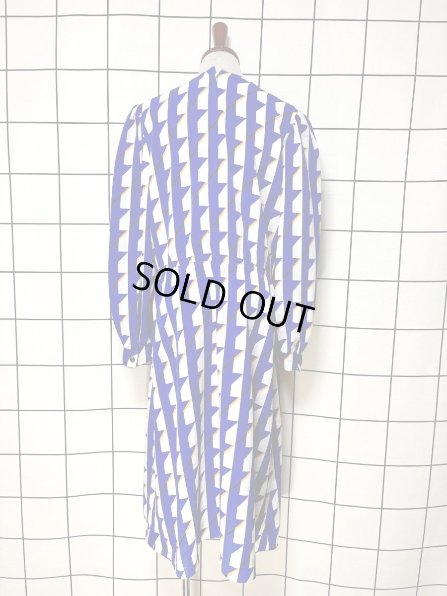 画像2: 幾何学調模様 総柄 ウエストゴム レトロ 長袖 USA古着 ヴィンテージワンピース (2)