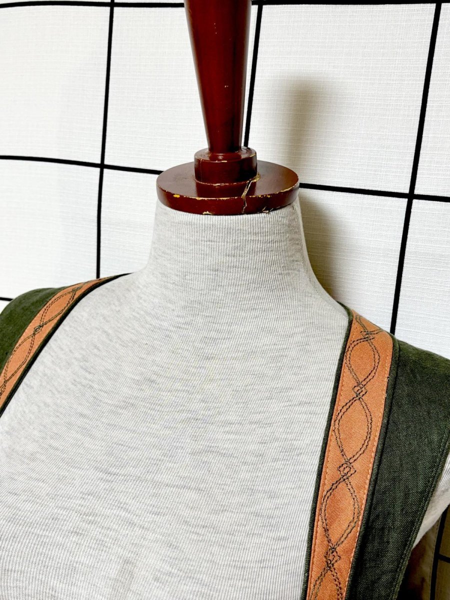 画像8: エプロン付 ディアンドル チロルワンピース ドイツ民族衣装 舞台 演奏会 フォークダンス オクトーバーフェスト  (8)