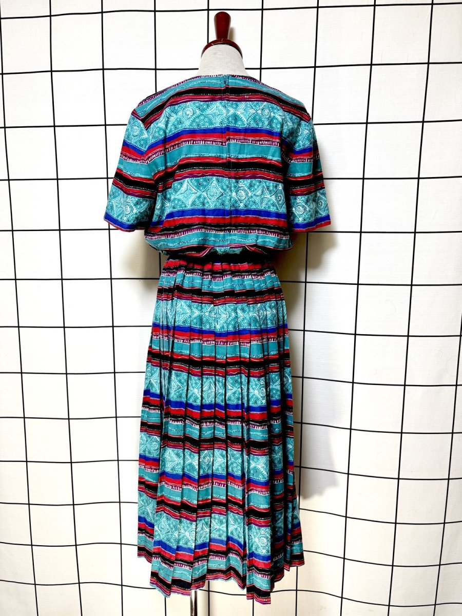 画像2: エスニック柄 ボーダー プリーツ切り替え レトロ USA古着 ヴィンテージワンピース  (2)