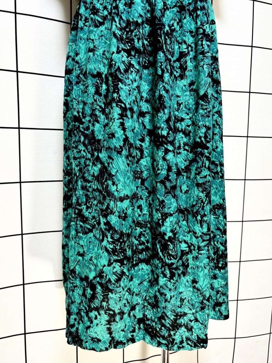 画像8: 花柄 グリーン ブラック ウエストゴム レトロ USA古着 ヴィンテージワンピース  (8)