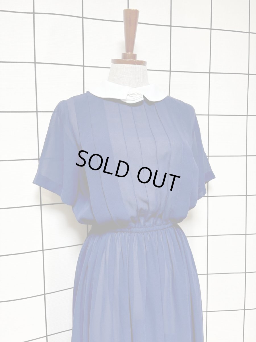 画像4: コサージュ付 ネイビー ホワイト ウエストゴム 半袖 レトロ USA古着 ヴィンテージワンピース (4)