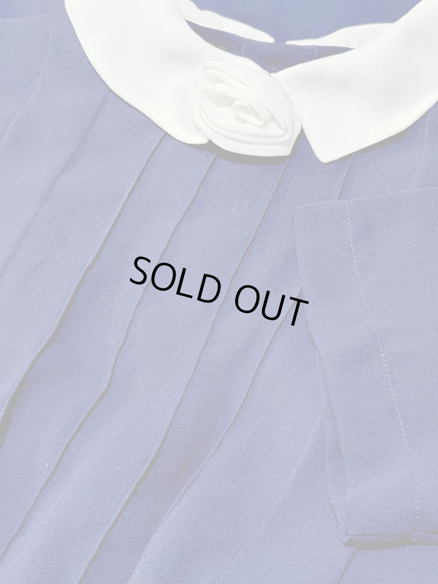 画像11: コサージュ付 ネイビー ホワイト ウエストゴム 半袖 レトロ USA古着 ヴィンテージワンピース (11)