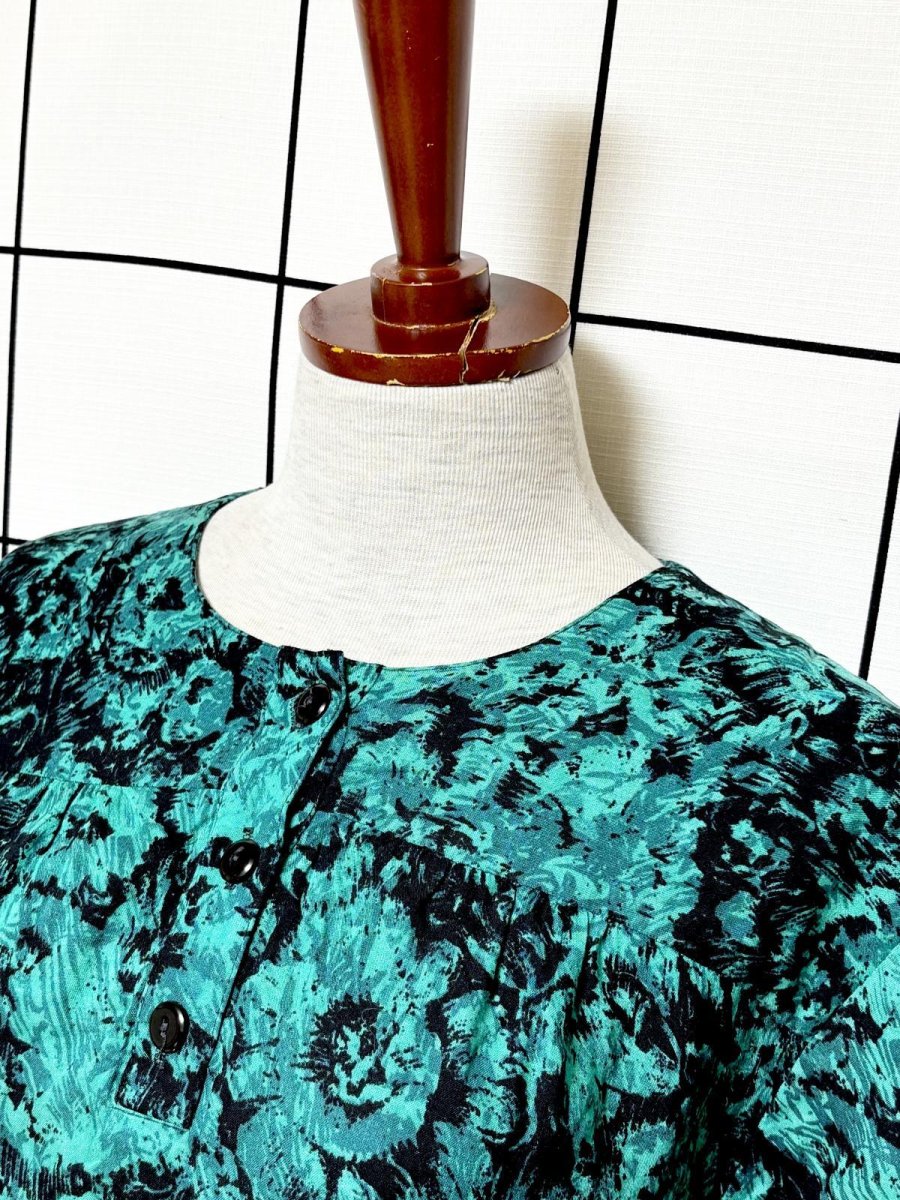 画像4: 花柄 グリーン ブラック ウエストゴム レトロ USA古着 ヴィンテージワンピース  (4)