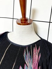 画像5: フランス製 FRANCE ゆったりサイズ 細かいプリーツ 立体柄 ブラック レトロ ヨーロッパ古着 ヴィンテージワンピース  (5)