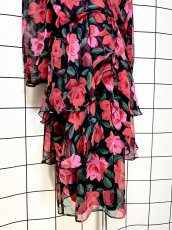 画像8: 西ドイツ製 WestGermany ティアードデザイン 薔薇柄 レトロ 長袖 ヨーロッパ古着 ヴィンテージドレス (8)