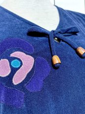 画像8: ベルベット 花柄パッチ リボン ネイビー ウエストゴム 昭和レトロ 国産古着 ヴィンテージワンピース (8)