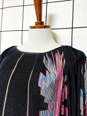 画像6: フランス製 FRANCE ゆったりサイズ 細かいプリーツ 立体柄 ブラック レトロ ヨーロッパ古着 ヴィンテージワンピース  (6)