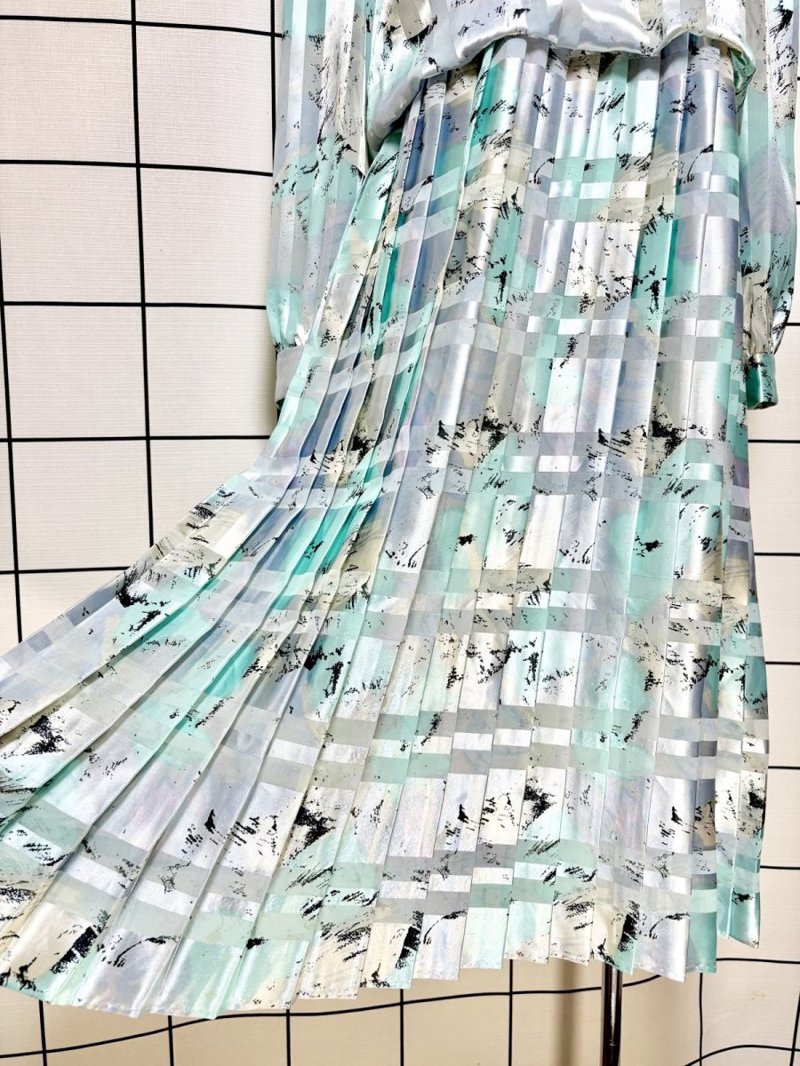 画像9: 【2500円均一対象商品】プリーツ切り替え ストライプ柄 レトロ USA古着 ヴィンテージワンピース (9)