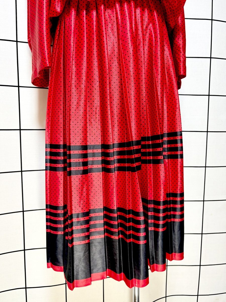 画像8: プリーツ切り替え ドット柄 ボーダー ウエストゴム レトロ USA古着 ヴィンテージワンピース (8)