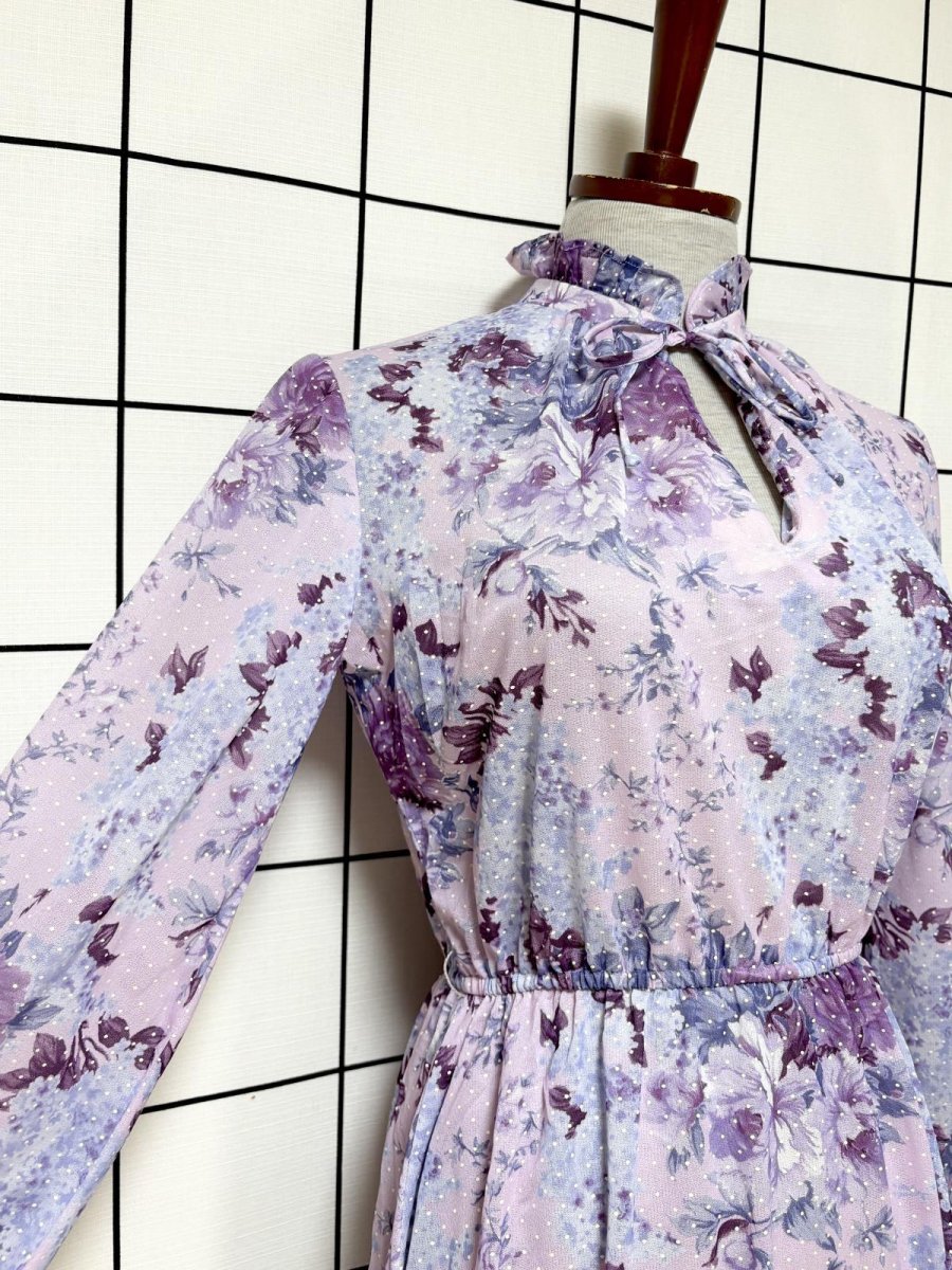 画像6: ドット 花柄 フリル 首元リボン ウエストゴム レトロ USA古着 ヴィンテージワンピース (6)