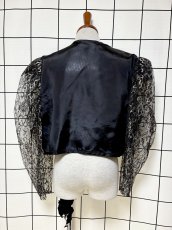 画像2: ショート丈 前開き レース切り替え ブラック シルバー ラメ レトロ 長袖 USA古着 ヴィンテージジャケット (2)