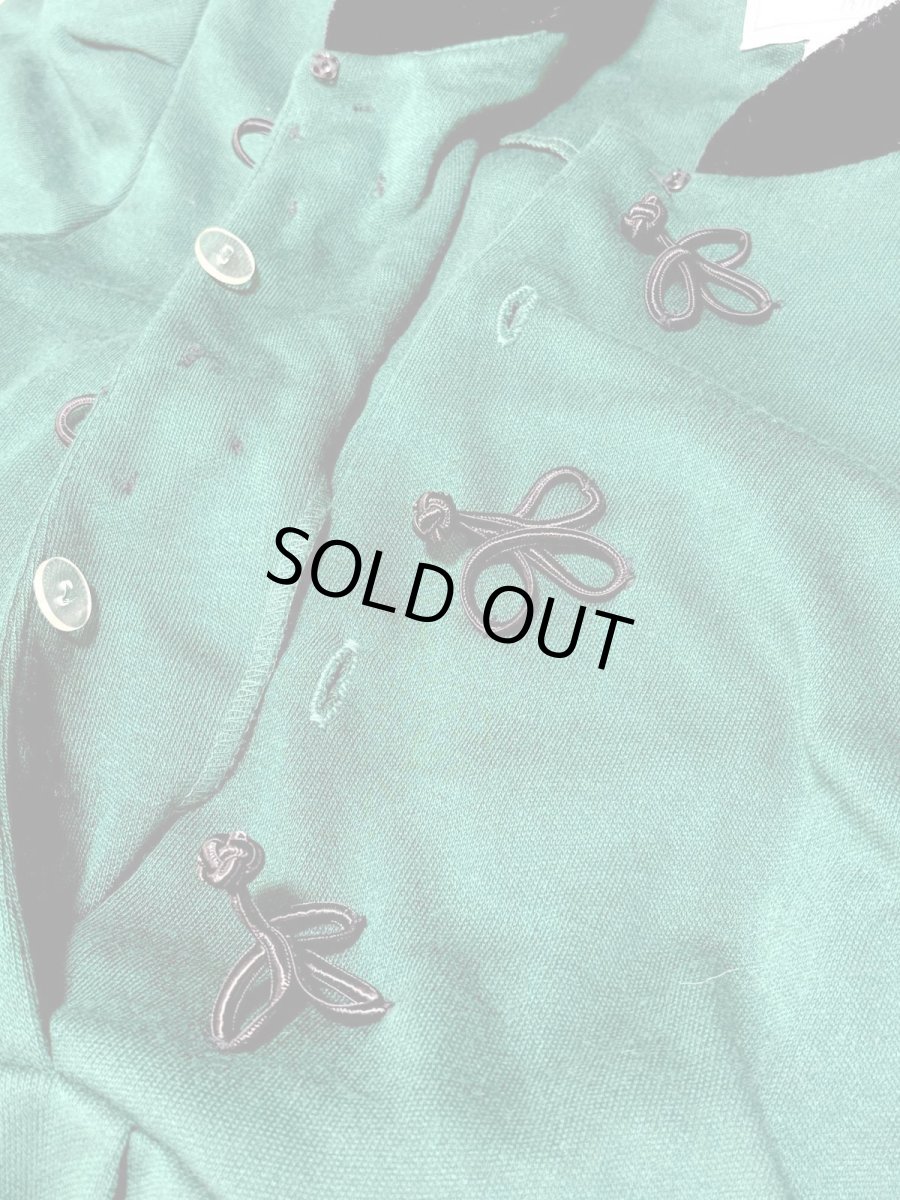 画像12: チャイナボタン装飾 グリーン スタンドカラー バックリボン レトロ USA古着 ヴィンテージニットワンピース (12)