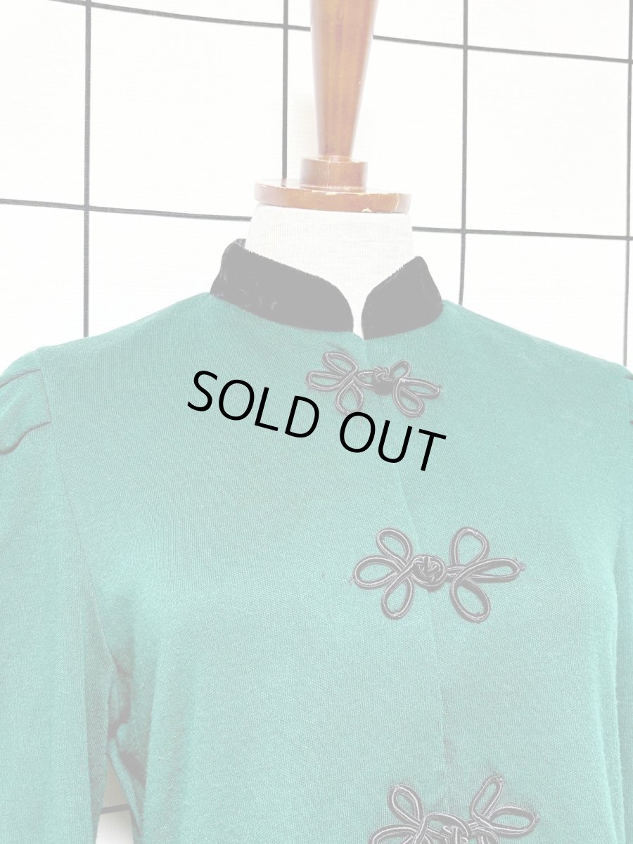 画像6: チャイナボタン装飾 グリーン スタンドカラー バックリボン レトロ USA古着 ヴィンテージニットワンピース (6)