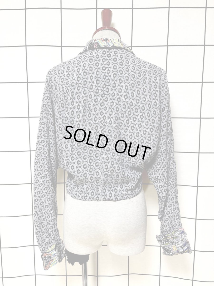 画像2: ショート丈 スフィンクス柄 ドルマンスリーブ レトロ USA古着 ヴィンテージジャケット (2)