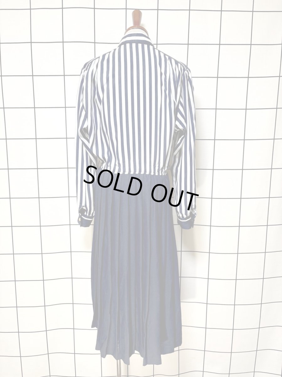 画像2: ストライプ プリーツ切り替え ネイビー ウエストゴム レトロ USA古着 ヴィンテージワンピース (2)